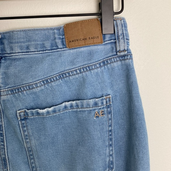 American Eagle Mom Jeans Denim Oversized Pockets Women’s Size 4 Light Wash Blue - Picture 8 of 8